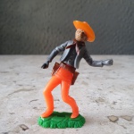 BRINQUEDO Antigo cowboy made in Westy Germany. Em perfeito estado. 6,5 cm altura. Detalhes conforme fotos, _(ºLº)_ Caso necessite, tire todas suas dúvidas via atendimento personalizado por WhatsApp: (11) 98681-9377 ou pelo e-mail: contato@antiguera.com.br, onde você pode solicitar fotos detalhadas. Não deixe para última hora! Antecipadamente agradecemos pelo seu lance. Sem garantias futuras ou de procedência.
