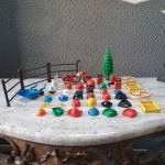 BRINQUEDO Lote com diversos acessórios de Playmobil anos 70. Total de 42 peças. Detalhes conforme fotos, _(ºLº)_ Caso necessite, tire todas suas dúvidas via atendimento personalizado por WhatsApp: (11) 98681-9377 ou pelo e-mail: contato@antiguera.com.br, onde você pode solicitar fotos detalhadas. Não deixe para última hora! Antecipadamente agradecemos pelo seu lance. Sem garantias futuras ou de procedência.