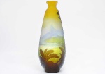 <b>EMILE GALLÉ - Rio de Janeiro - Vaso </b>alongado em "cameo glass" de tonalidades amarelas, azuis e castanho. De um lado decorado com casario da Praia de Botafogo tendo ao fundo o Corcovado e na outra face, iconografia de São Conrado. Exuberante decoração tropical completa o conjunto. Assinado e localizado Rio de Janeiro. Este lote foi cedido para a exposição "Guanabara, o Abraço do Mar", na FGV Rio, em cartaz até 27 de fevereiro de 2025, e poderá ser retirado logo após o término da exibição. Alt. 46 cm