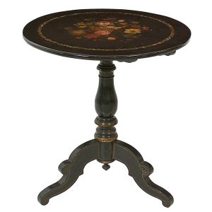 <b>Mesa auxiliar</b> inglesa vitoriana dita "tilt top table". Tampo circular laqueado de negro decorado com pinturas de flores e filetado em madrepérola. Coluna central piriforme terminada em pernas recortadas. Séc. XIX. Alt. 70 cm; Diâm. 66 cm