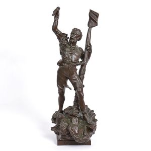 <b>ARTHUR WAAGEN</b> (1869-1910). Escola Alemã. "Detresse"- escultura em "petit bronze". Assinado no verso. Alt. 63 cm