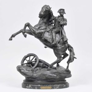 <b>L. DOMENÉCH </b><br>(1850-1923)<br>Napoleon de Wagram<br>Escultura em bronze<br>Assinada<br>53 x 33 cm