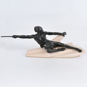 <b>MAX LE VERRIER</b><br>(1891-1973)<br>Lançador de Dardo<br>Bronze patinado<br>Base em pedra<br>Ass. na base<br>37 x 95 x 30 cm