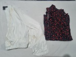 Lote de 2 camisas de manga, sendo uma Forever 21 e a outra K&T. Tam P