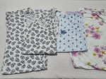 Lote de pijamas, sendo um conjunto de calça e camisa de manga comprida. Tam: M.