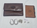 Lote de carteira , pulseira, 3 pares de brincos,e etc.