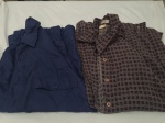 Lote de 2 camisas sociais, sendo uma delas da marca Dimpus. Tam: M. Peças com marcas de guardado.