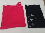 Lote de 2 blusas de malha, sendo uma preta e a outra rosa, tam: M. Peças com marcas de guardado.