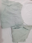 Lindo terno verde em linho composto por calça e blusa. Tam: M, peças com marcas de guardado.