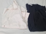 Lote de 2 blusas, sendo uma delas preta da marca Linea, tam: M. Peças com marcas de guardado.