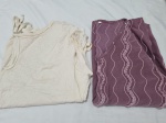 Lote de 2 blusas, sendo uma delas bege da marca Linea, tam: M. Peças com marcas de guardado.