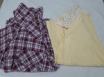 Lote de 2 blusas, sendo uma delas quadriculada da marca Linea, tam: 46. Peças com marcas de guardado.