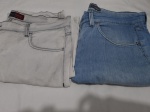 Lote de 2 bermudas Jeans masculina, tam 46 e 50. Peças com marcas de guardado.