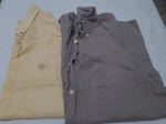 Lote de 2 camisas sociais masculina, sendo uma delas da marca Oxorso, tam: 40. Peças com marcas de guardado.