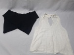 Lote de 2 blusas, cropped sendo uma delas da marca A. BRAND tam: P e a outra tam: G. Peças com marcas de guardado.