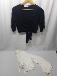 Lote de 2 blusas, cropped sendo uma delas da marca Forever 21 tam: M e a outra tam: M. Peças com marcas de guardado.