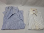 Lote de 2 camisas masculina social, peças com marcas de guardado. TAM: M