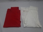 Lote de 2  camisas manga comprida, sendo uma vermelha e a outra branca tam: 40. Peças com marcas de guardado.