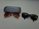 Lote de 2 óculos de sol, sendo um padrão Ray-Ban.