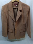 Blazer da marca Feminino, com botões tam: 42, medindo ombro a ombro 45cm.