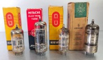 Lote com 4 válvulas (VE_06): Uma Ibrape 6CG8A; Uma Hitachi 6DE7; Uma Miniwatt E8C9 6AV6; Uma Siemens, UAF42.