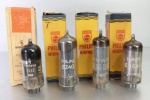 Lote com quatro válvulas. VE_07.  Uma Simens EL42; Uma Philips EZ40; Uma Miniwat HL94 30A5; Uma Philips EBC41