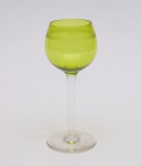 Taça para vinho em cristal francês St. Louis na cor verde. Medida: 17,5 cm.