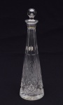 Garrafa/licoreira em cristal Tcheco na cor branca. Altura: 38 cm