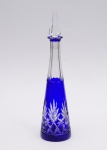 Garrafa/licoreira em cristal francês St. Louis azul. Altura: 42 cm.