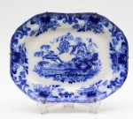 Prato retangular , dito borrão, Garret , Copeland, antigo, motivo : vaso com flores e pássaro.apresenta bicado no canto inferior direito e na parte superior.  Medidas  42 x 33 cm.