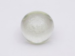 Grande Bola  em cristal  translucida, com bolhas no seu   interior  diâmetro  10 cm. Altura  10 cm.