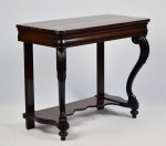 Console de jacarandá, tampo maciço. Medidas: 99 cm x 49 cm. Altura: 83 cm.