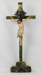 Crucifixo com Cristo em madeira policromada. Brasil, século XVIII-XIX. Altura da cruz: 90 cm.