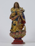 Imagem de N. S. da Conceição em madeira policromada. Faltam as mãos. Brasil, século XIX. Altura: 29 cm.