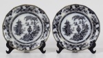 Par de pratos em porcelana inglesa W Addams & Sons - Ironstone, padrão JEDDO. Diâmetro: 22 cm.