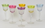 Conjunto de 6 taças de cristal europeu diversas cores. Medida: 19,5 cm.