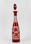 Licoreira em cristal da Bohemia na cor vermelha. Acompanha a tampa original. Altura 41cm
