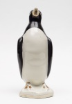 Pinguim em porcelana nacional. Medida da base: 14 cm x 8 cm. Altura: 27 cm.