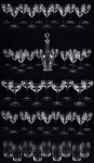Aparelho de 43 peças em cristal francês St. Louis, composto de: 1 licoreira (32 cm), 12 taças para vinho (16 cm), 9 taças para champanhe (14 cm), 11 taças (13 cm), 9 copinhos (9 cm) e 3 taças de licor (9 cm). Total: 43 peças.