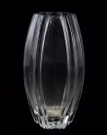 Vaso em cristal europeu. Medida: 30 cm.