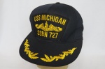 MILITARIA - BONÉ do USS MICHIGAN SSBN 727. Traduzido do inglês - O USS Michigan é um submarino de mísseis guiados movido a energia nuclear da classe Ohio, convertido de um submarino de mísseis balísticos, que faz parte da Marinha dos Estados Unidos. Ela é a terceira embarcação a levar o nome do estado americano de Michigan. Wikipédia 