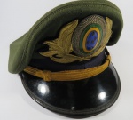 S04 - MILITARIA - QUEPE DO EXÉRCITO BRASILEIRO, em tecido e aba em plástico, com o emblema frontal em metal e esmalte, Alfaiataria Civil e Militar PAYSANDÚ, anos 60/70, em excelente estado de conservação.