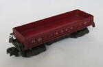 FERROMODELISMO (04) - VAGÃO de CARGA BASCULANTE para TREM ELÉTRICO, fabricado pela AMERICAN FLYER - Não consta a escala. Mede aprox. 17 cm de comprimento..