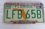 ITENS AUTOMOBILISTICOS - PLACA de Automóvel da FLORIDA LFB65B, parafusada em uma Maravilhosa MOLDURA metálica do CLUBE DO AUTOMÓVEL ANTIGO DA AMÉRICA (ANTIQUE AUTOMOBILE CLUB OF AMERICA ). A placa foi feita em alumínio e a moldura em metal resistente.