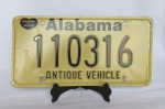 ITENS AUTOMOBILISTICOS - PLACA de Automóvel do ALABAMA 110316 - VEÍCULO ANTIGO (ANTIQUE VEHICLE). Feita em alumínio. Apresenta pequenos desgastes.