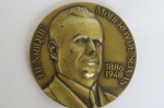 NUMISMÁTICA MEDALHAS - MEDALHA HENRIQUE MAUFROY DE SEIXAS (1886 / 1948) - MUSEU DE MARINHA - Exposição Evocativa de 1988 - Coleções de: Fotografias planos modelos. Feita em Bronze, mede aprox. 8 cm de diâmetro. Trata-se da unidade número 149 de 500.