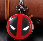 Relógio de Bolso Retrô Homem Aranha - Serve como colar, Pingente -  Design único e diferenciado. Este relógio de bolso é funcional e pode ser usado como um colar ou pingente, tornando-o um acessório versátil para qualquer roupa, também pode ser usado como decoração. Cor - Red/Black. Obs: Para abrir apertar o pino, para ajustas as horas puxar o pino.