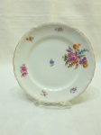 Lindo prato decorativo em porcelana tcheca floral com friso ouro. Medindo 17,5cm de diâmetro.