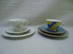 Lote de 2 trios de chá com bolo em porcelana Schmidt, sendo um floral e um pintado.