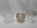 Lote composto de 2 vasos e 1 cachepot em vidro e cristal. Medindo o maior 13cm x 11cm de altura.